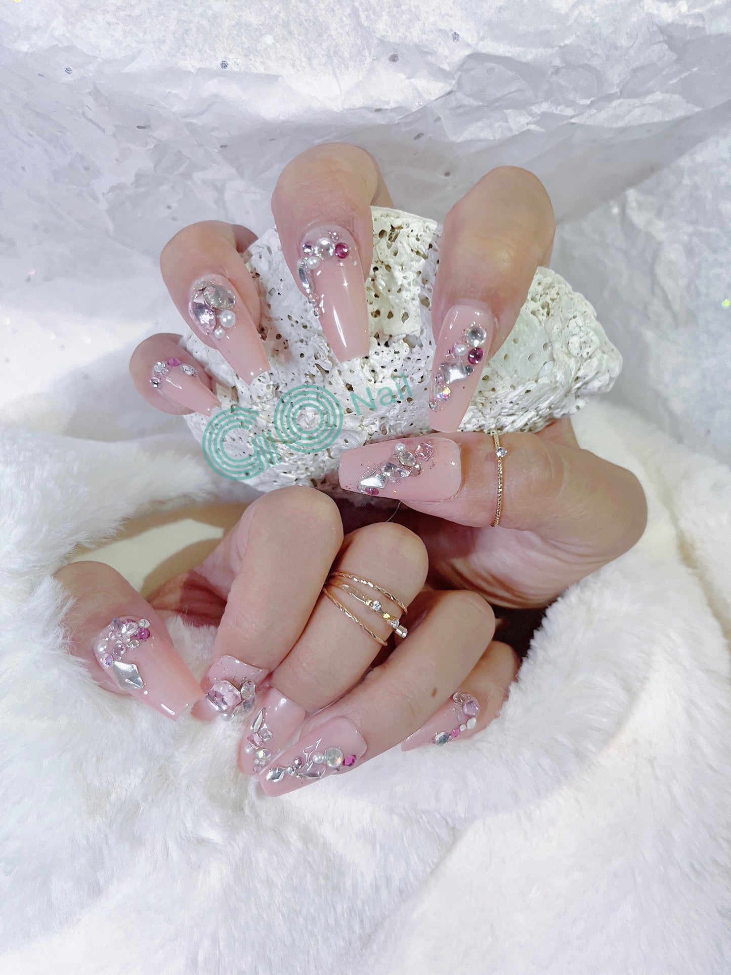 Pink shine press on nails