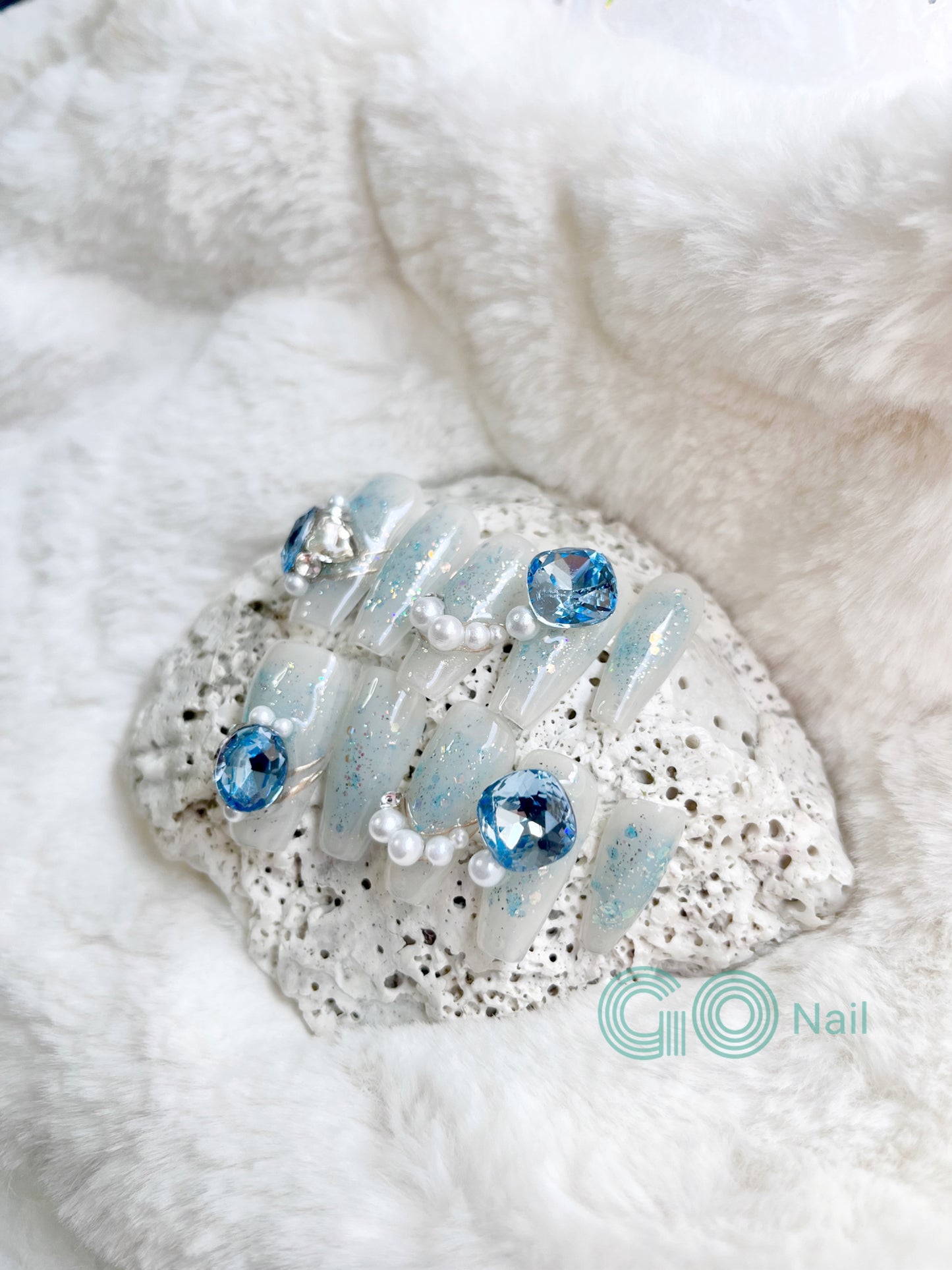 Treasure with pearl press on nails