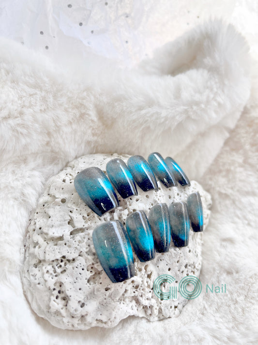 Blue magnetic press on nails