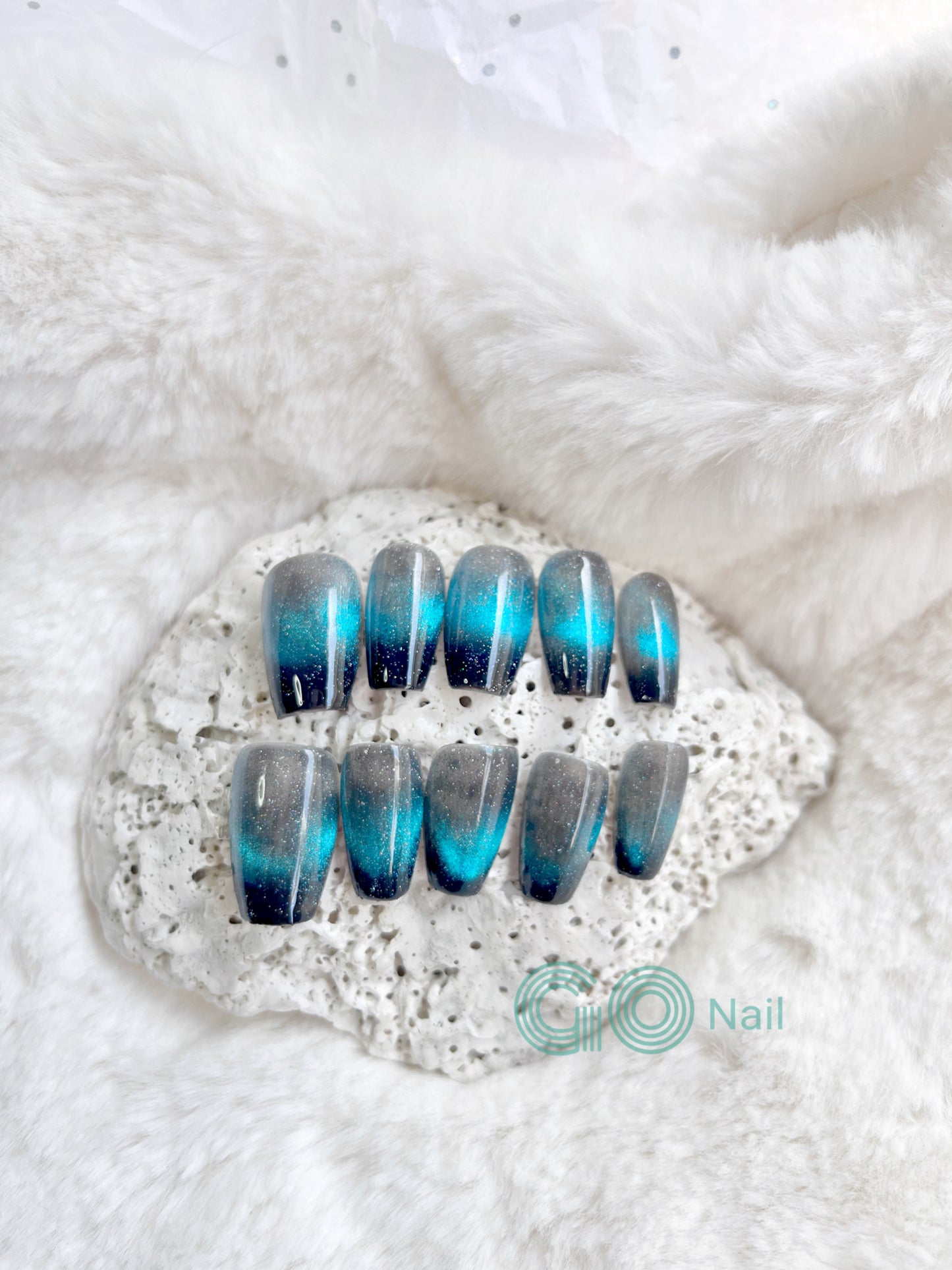 Blue magnetic press on nails