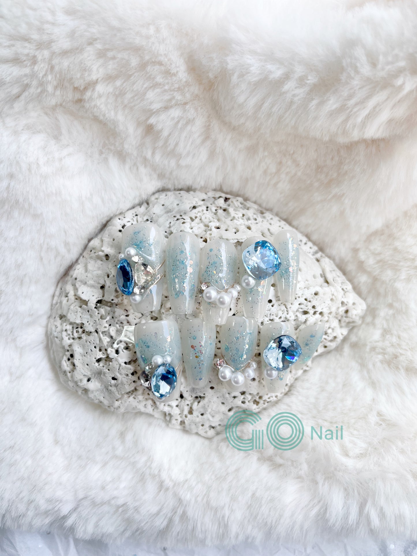 Treasure with pearl press on nails