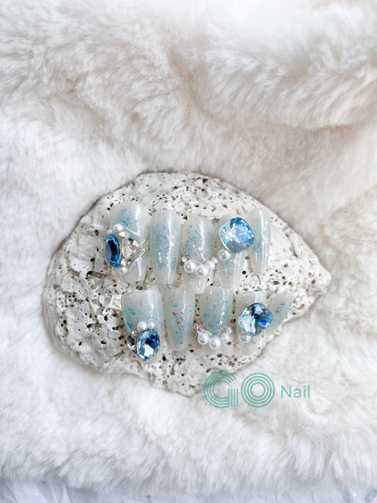 Treasure with pearl press on nails