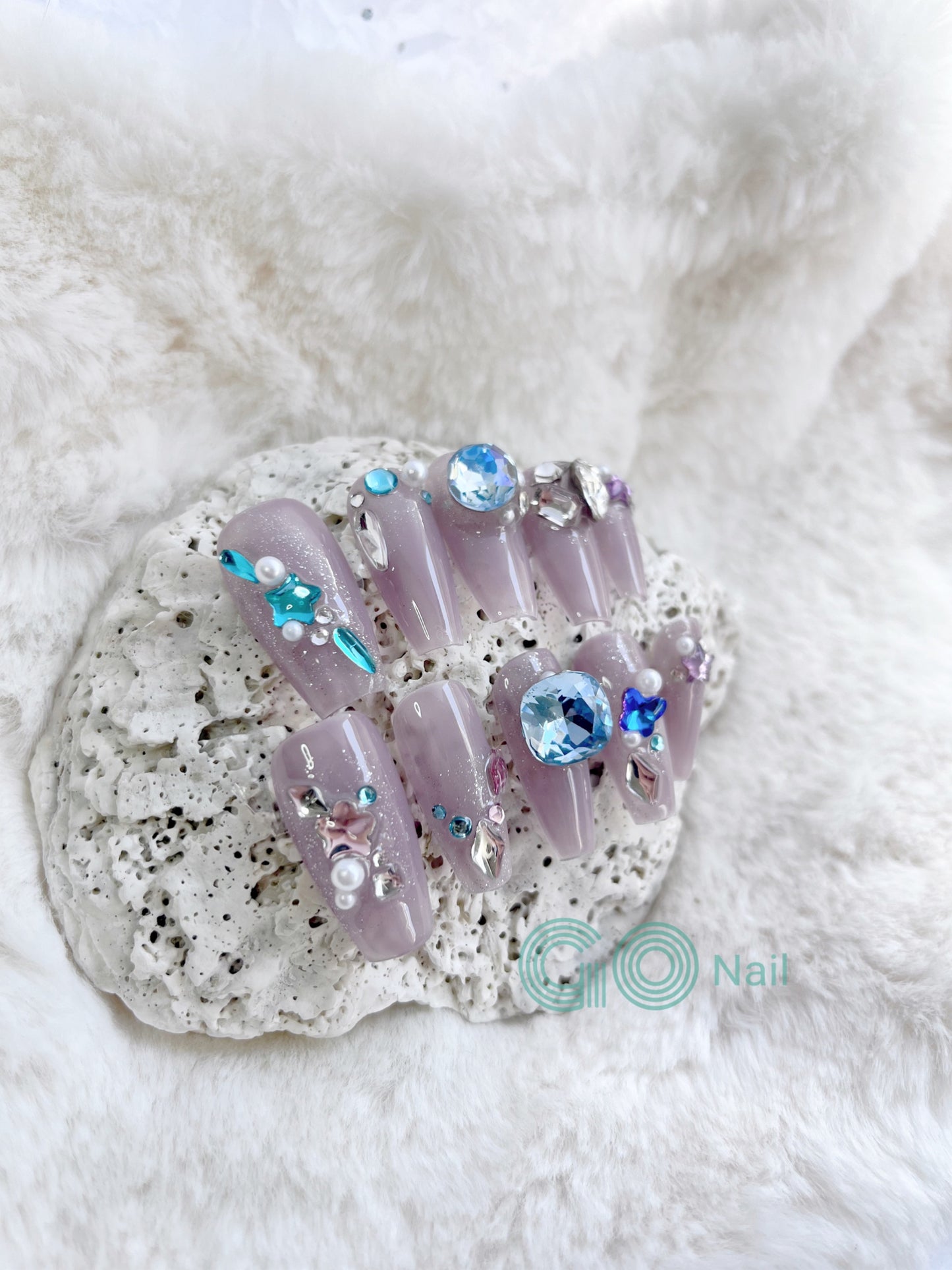 Taro with butterfly press on nails