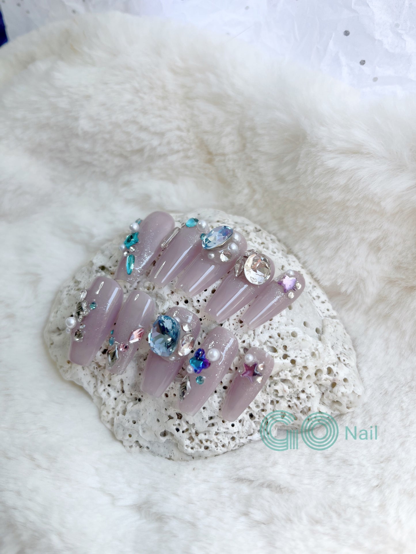 Taro with butterfly press on nails